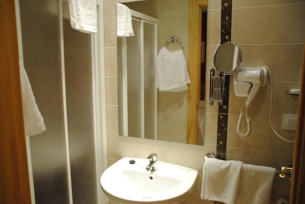 באניוס דה מונטמאיור Hotel Alegria חדר תמונה